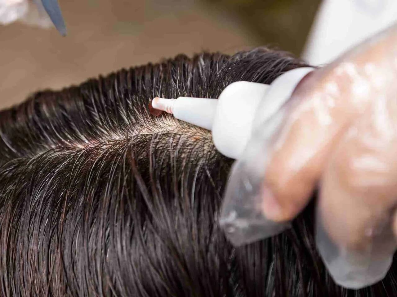 Ile kosztuje farbowanie odrostów u fryzjera? Sprawdź, jak uniknąć wysokich cen! Ile kosztuje farbowanie odrostów u fryzjera? Sprawdź, jak uniknąć wysokich cen!