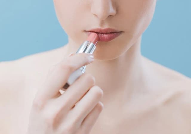 Jak dobrać idealny kolor szminki? Test i porady dla każdego typu urody Jak dobrać idealny kolor szminki? Test i porady dla każdego typu urody